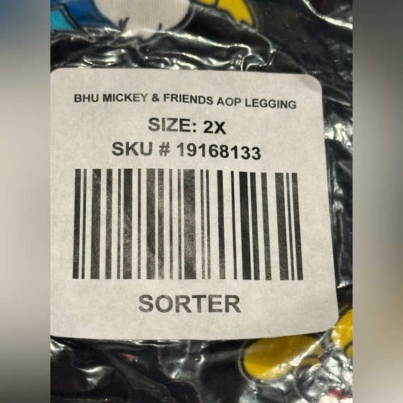 NWT Her Universe Disney Mickey And Friends AOP leggings 2x/5X - Picture 4 of 14